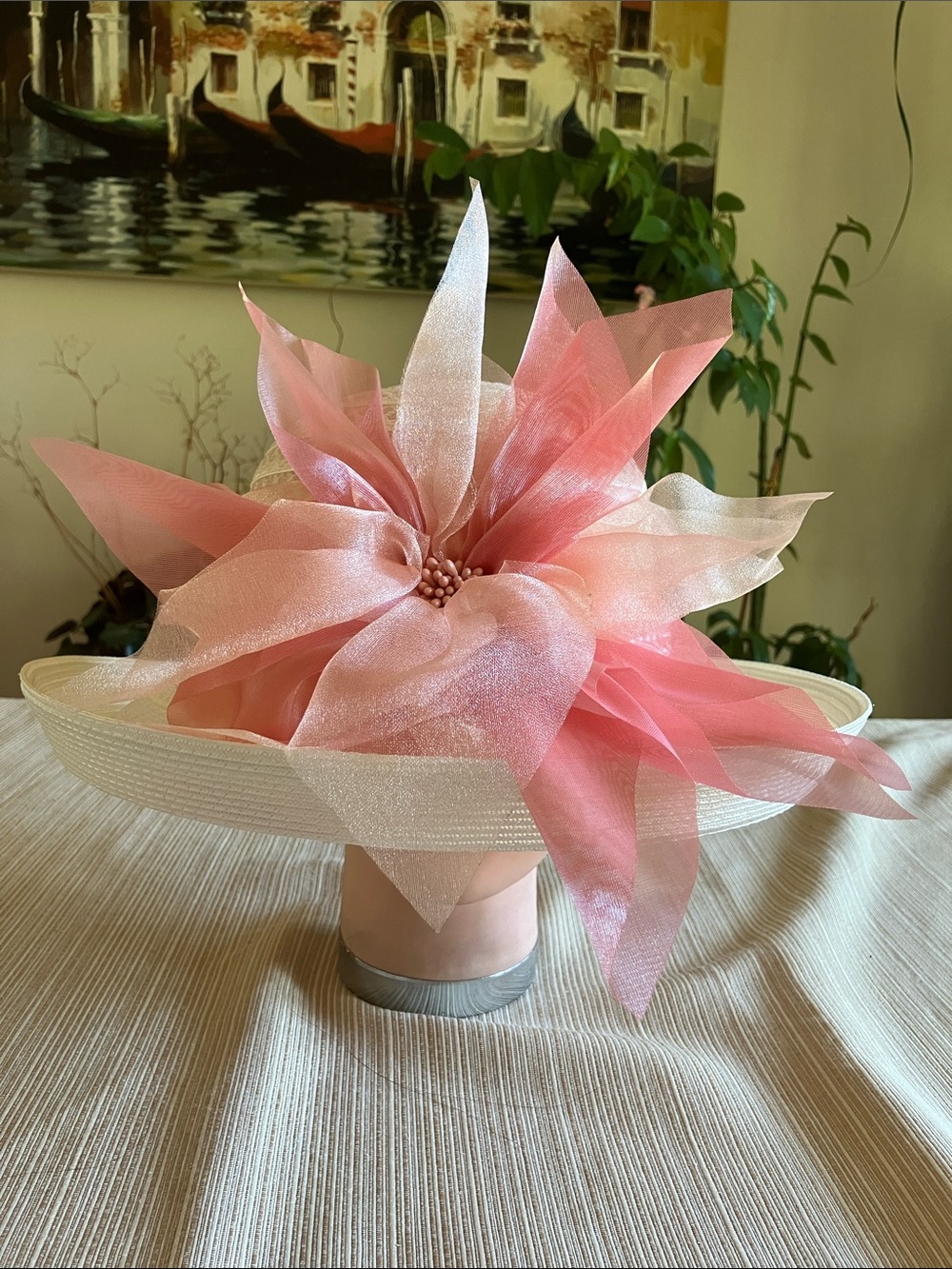 Elegant Cream Straw Hat with Pink Floral Accent and Pearl Band